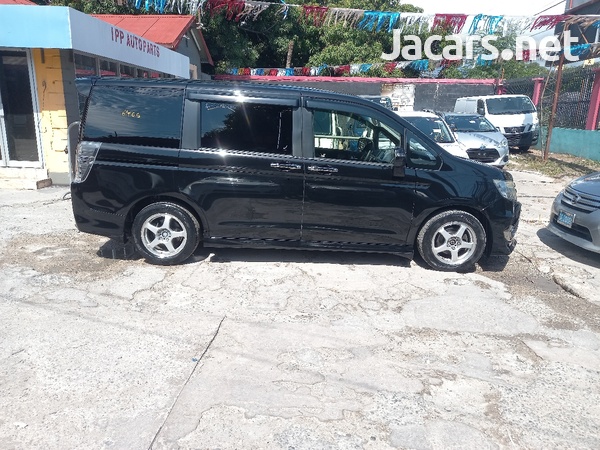 Toyota Voxy 2,0L 2012-2