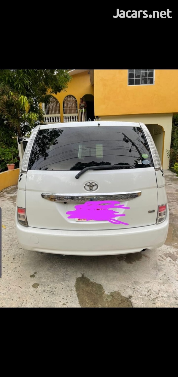 Toyota Isis 2,0L 2012-7