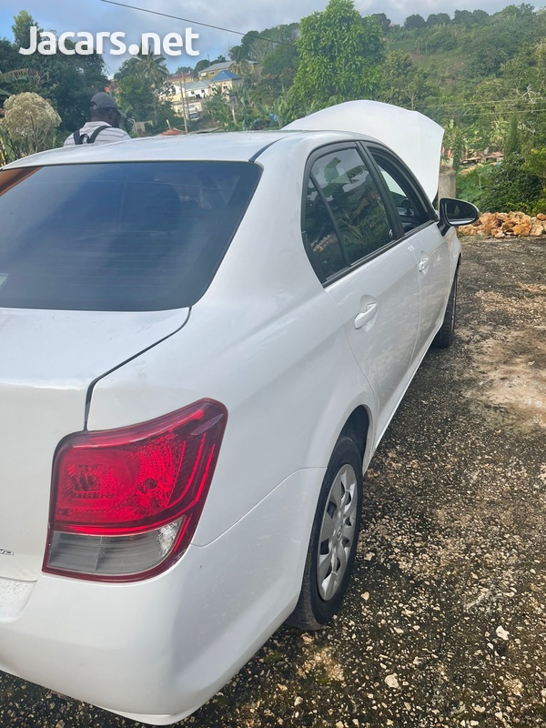 Toyota Axio 1,5L 2013-3