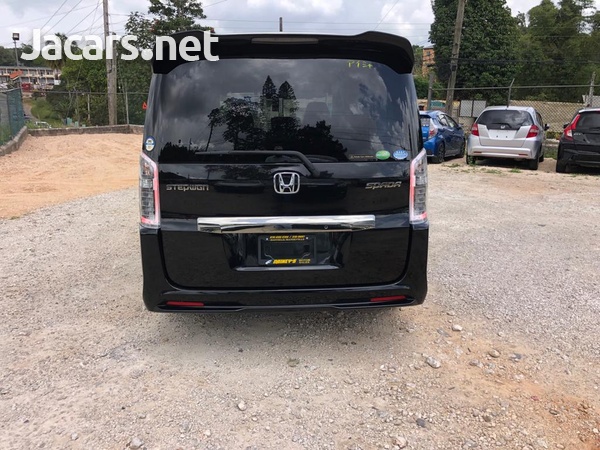 Honda Stepwgn Spada 2,0L 2013-5