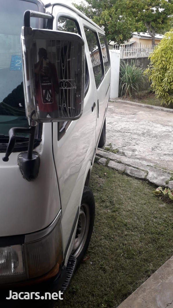 Toyota Hiace 2,7L 2001-3