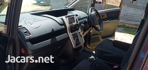 Toyota Voxy 2,0L 2012-13