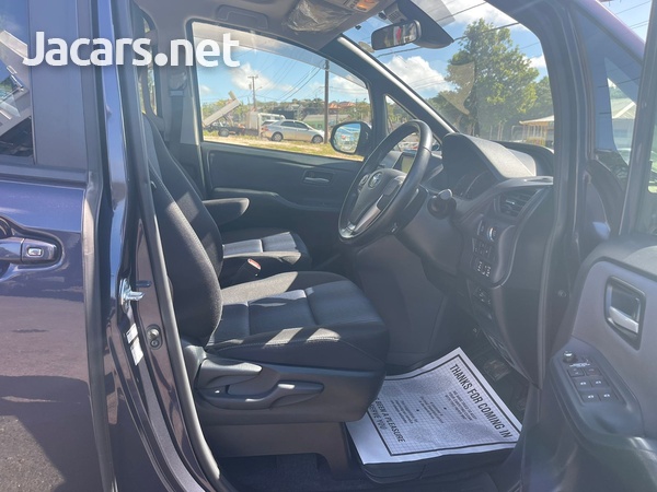 Toyota Noah 2,0L 2017-8