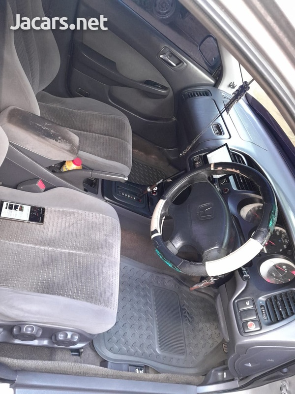 Honda Accord 1,8L 2002-7