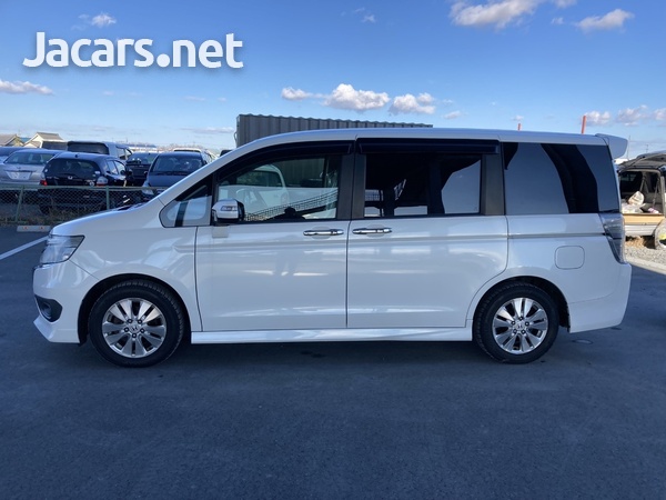 Honda Stepwgn Spada 2,0L 2014-6