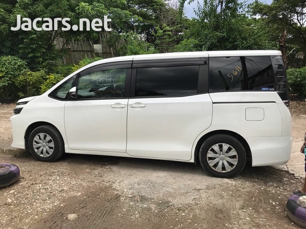 Toyota Voxy 2,0L 2016-16