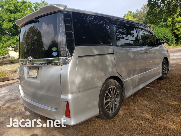 Toyota Voxy 2,0L 2016-6