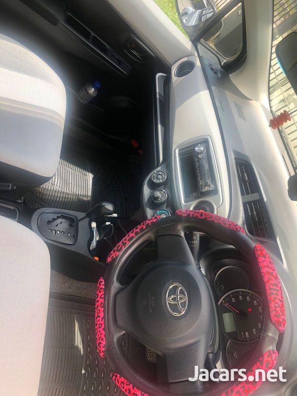 Toyota Vitz 1,3L 2014-9