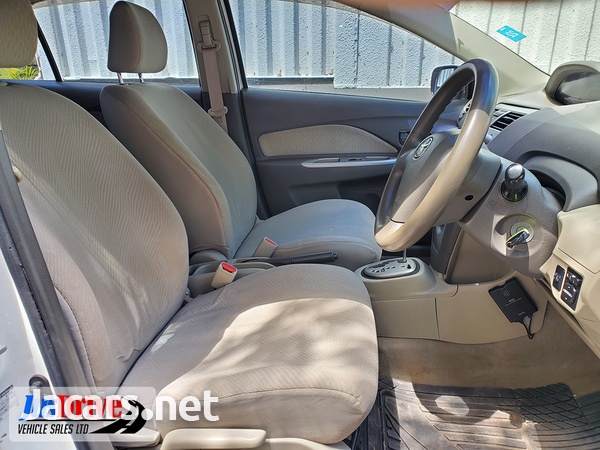 Toyota Belta 1,3L 2012-7