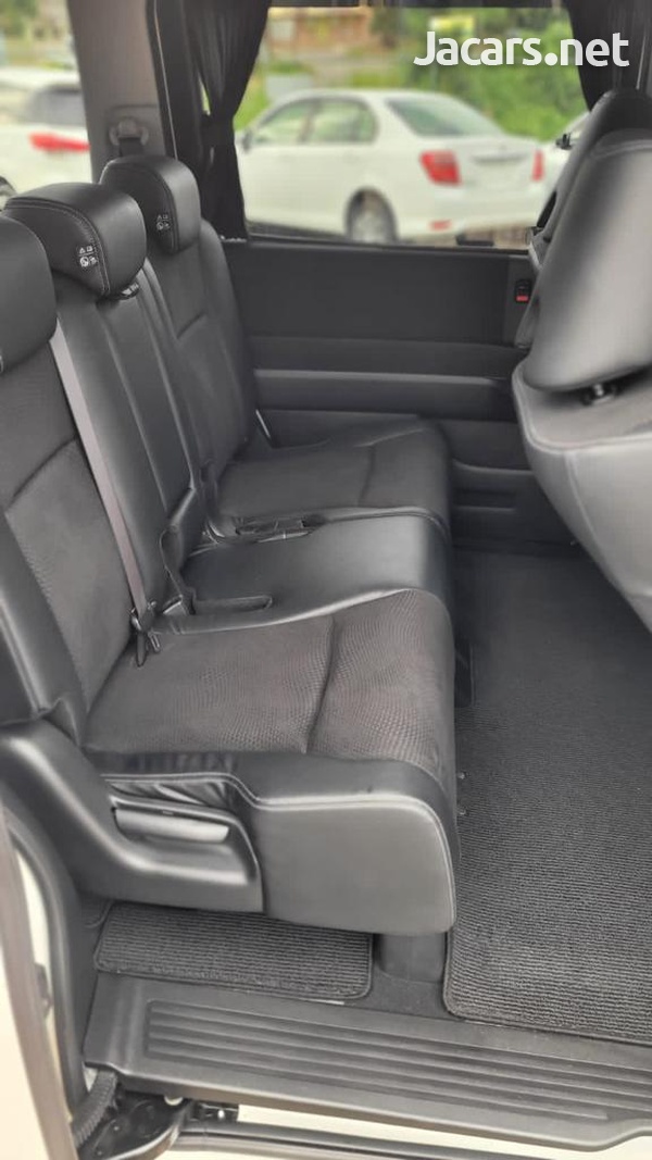 Honda Stepwgn Spada 2,0L 2014-6