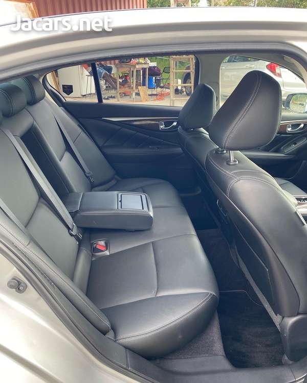 Nissan Skyline 3,5L 2015-8