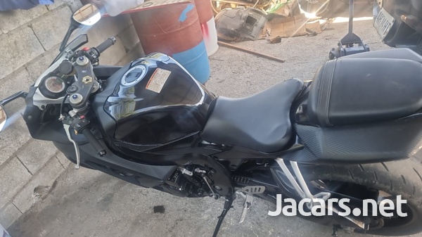 Suzuki GXR 2010-3