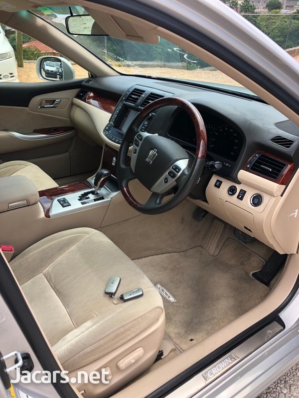 Toyota Crown 2,5L 2013-9