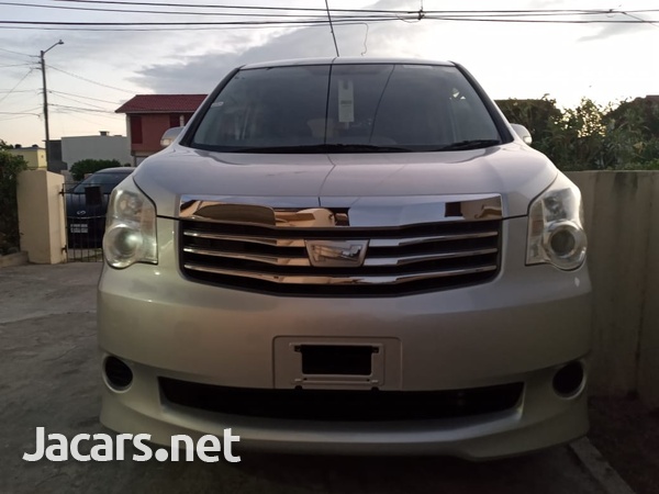 Toyota Noah 2,0L 2012-1