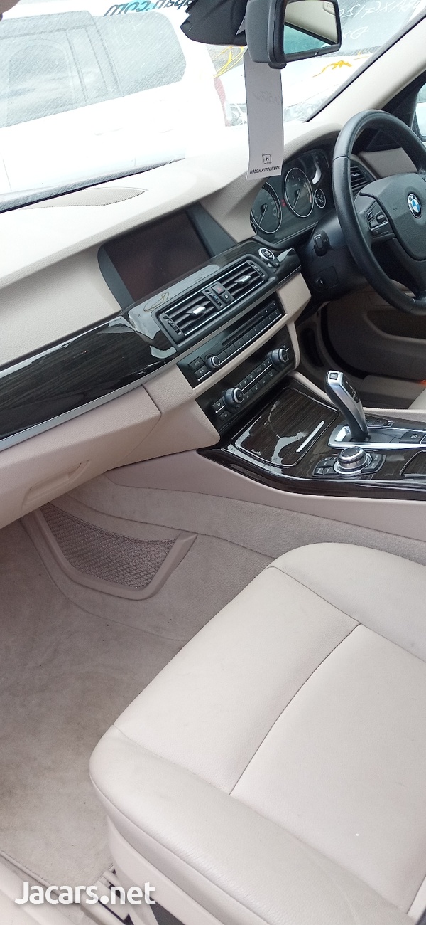 BMW 5-Series 2,5L 2012-7