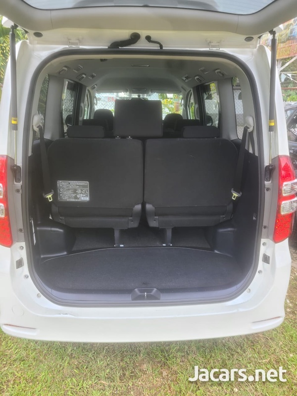 Toyota Noah 2,0L 2013-8