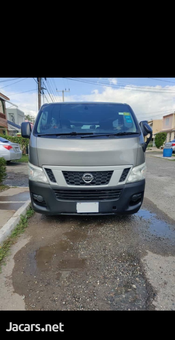 2013 Nissan Caravan-11