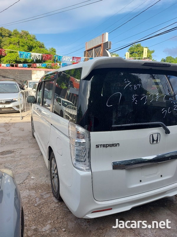 Honda Stepwagon 2,0L 2014-6