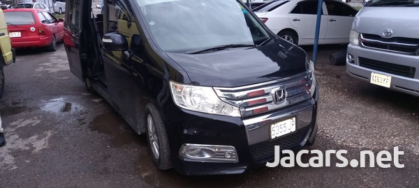 Honda Stepwgn Spada 2,0L 2010-3