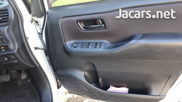 Toyota Voxy 2,0L 2015-8