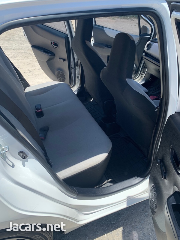 Toyota Vitz 1,3L 2013-7