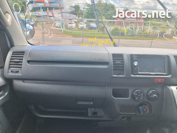 Toyota Hiace 2,0L 2015-6