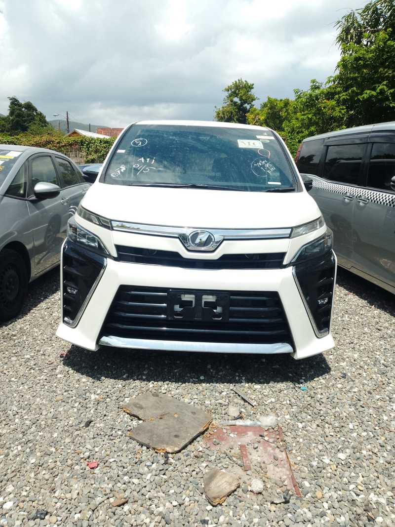 Toyota Voxy 2,0L 2018 JA$3,500,000 №2516929 in Kingston - Voxy
