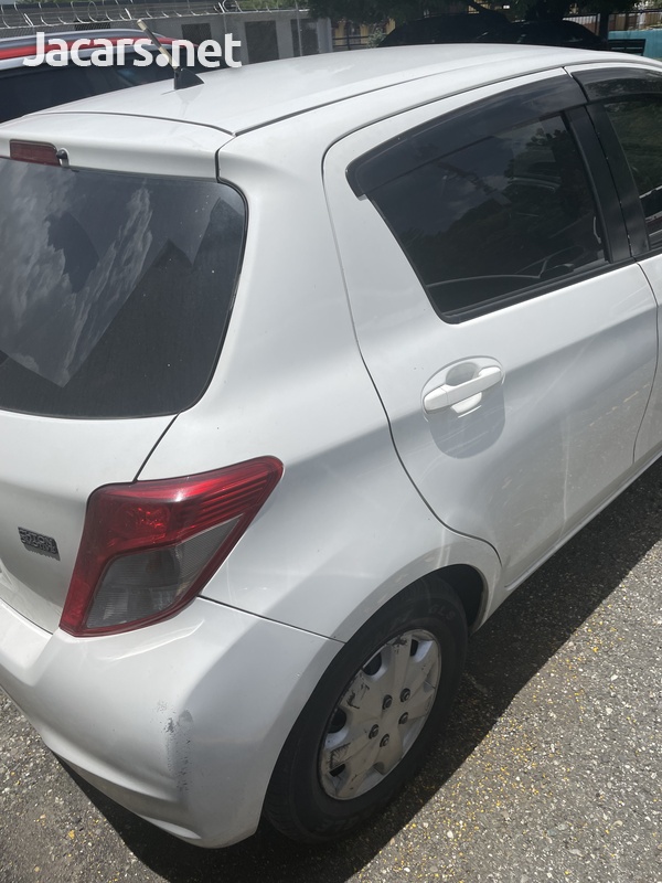 Toyota Vitz 1,0L 2013-1