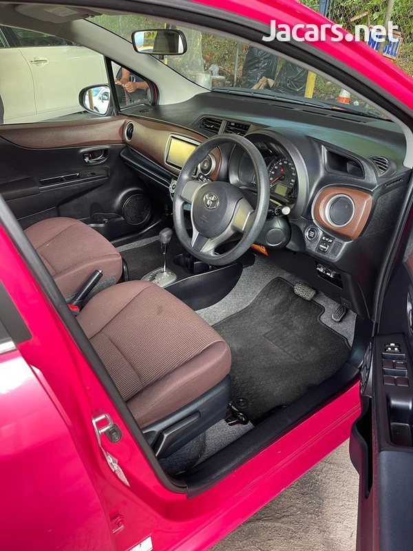Toyota Vitz 1,0L 2012-9