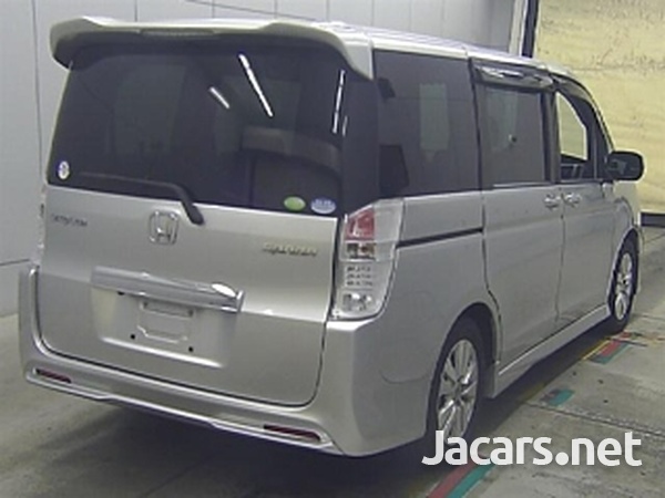 Honda Stepwgn 2,0L 2013-5