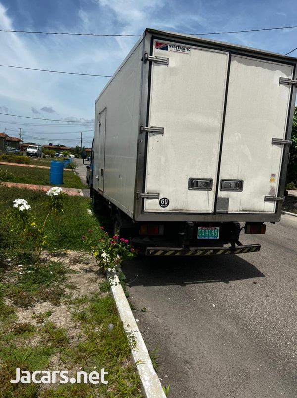 2009 Isuzu Truck-9