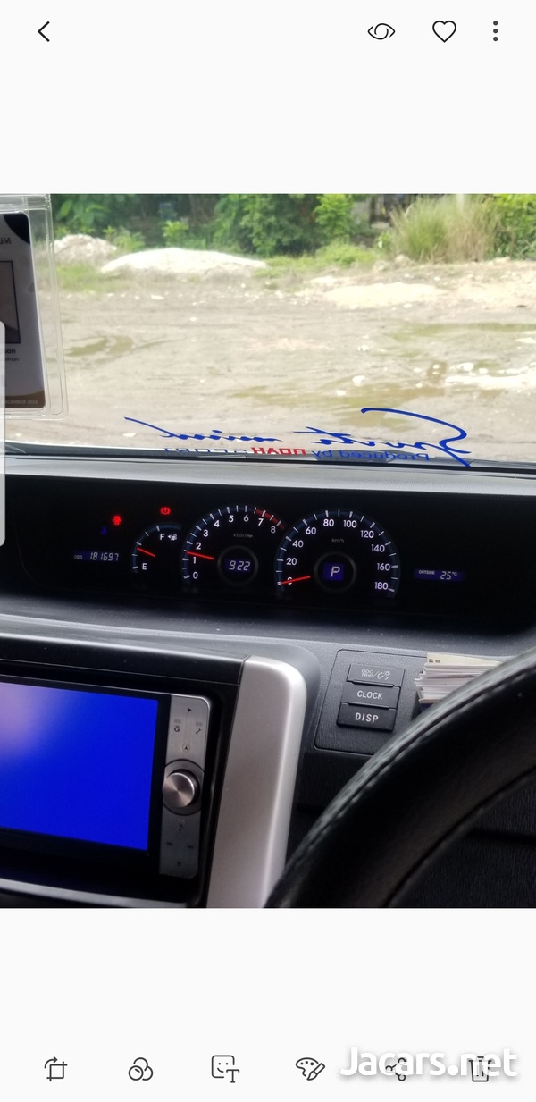 Toyota Noah 2,0L 2011-12