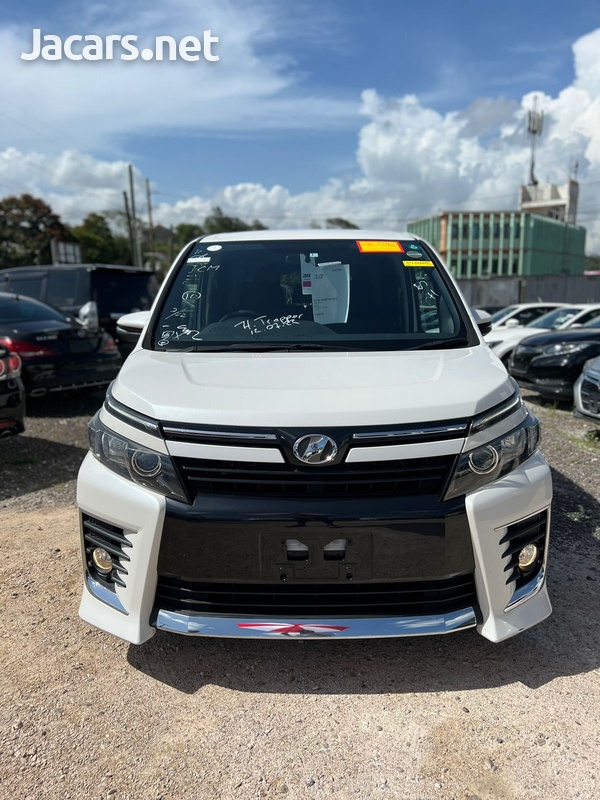 Toyota Voxy 2,0L 2014-8