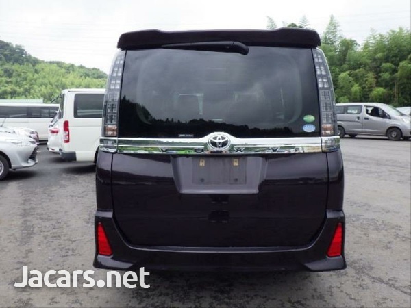 Toyota Voxy 2,0L 2014-8
