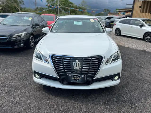 Toyota Crown Royal Saloon