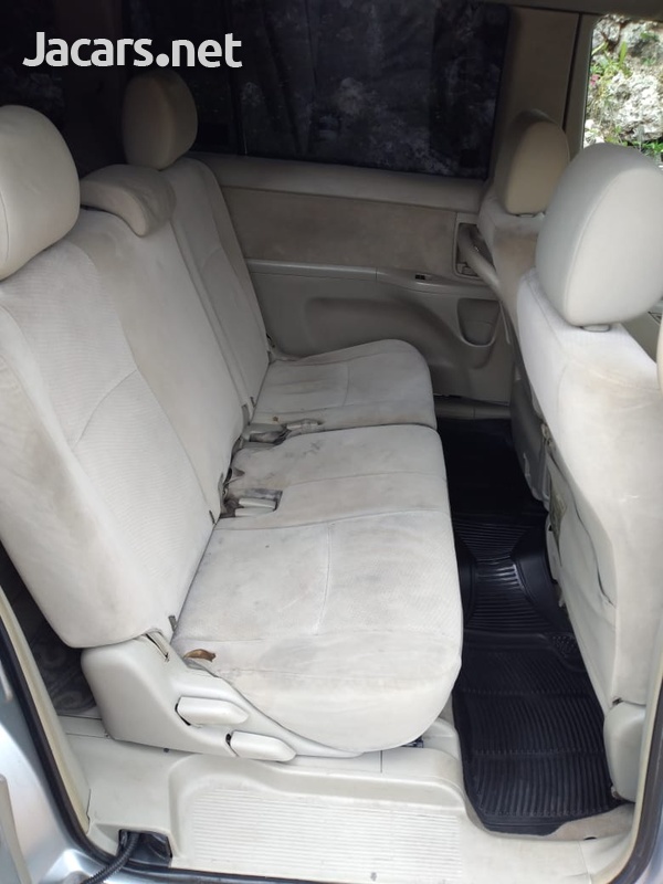 Toyota Isis 1,8L 2011-7