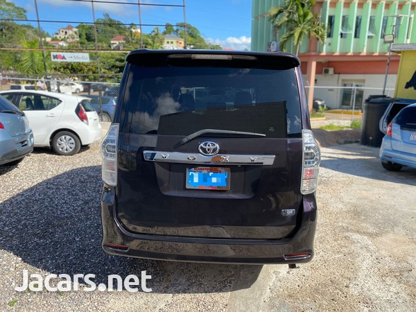 Toyota Voxy 2,0L 2013-3