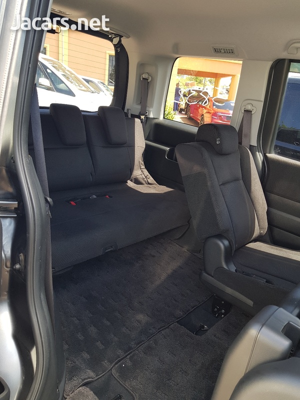 Honda Stepwgn Spada 2,0L 2013-8