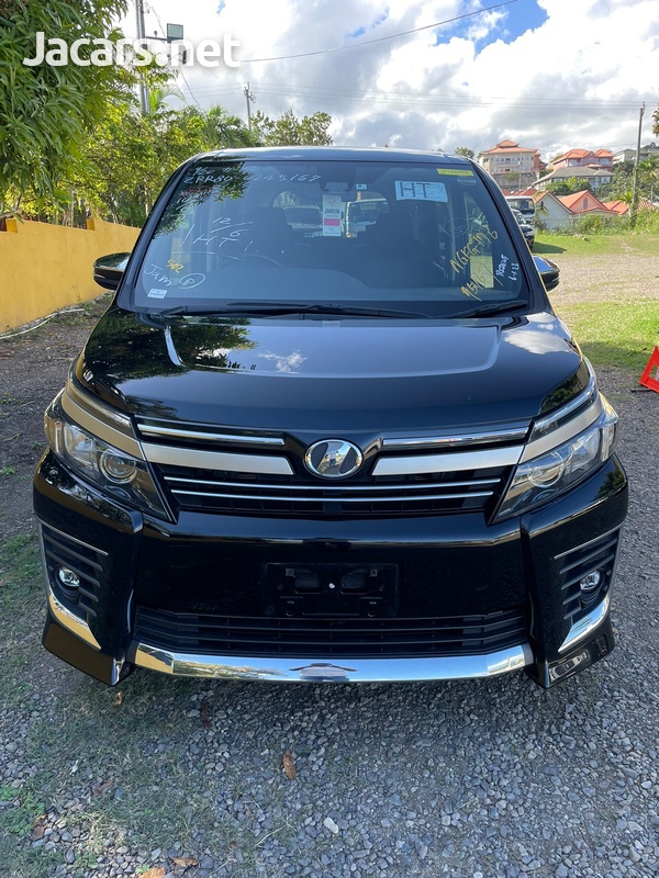 Toyota Voxy 2,0L 2016-1