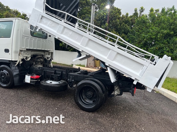 2006 Isuzu Truck-4