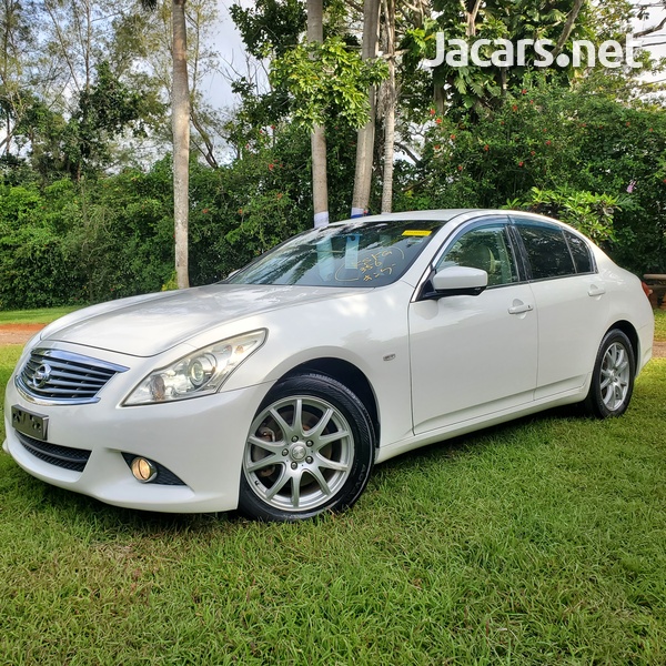 Nissan Skyline 2,5L 2013-1