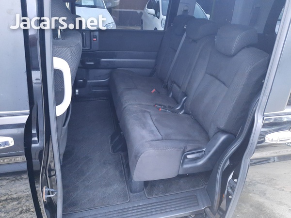 Honda Stepwgn Spada 2,0L 2012-9