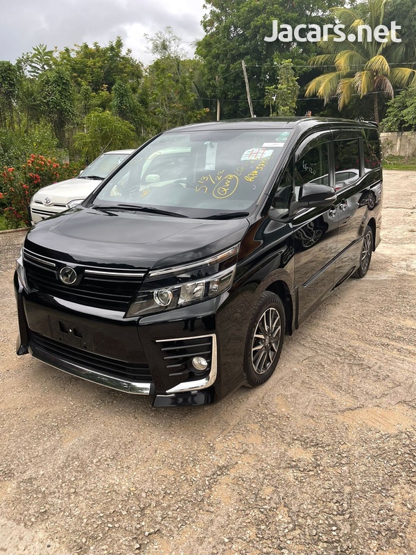 Toyota Voxy 2,0L 2014-3