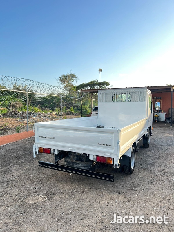 Nissan Atlas dropside-3