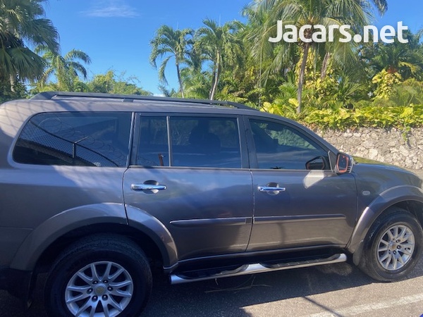 Mitsubishi Montero Sport 2,5L 2012-6