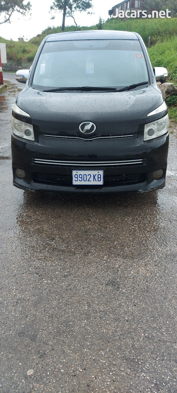 2010 Toyota Voxy-4