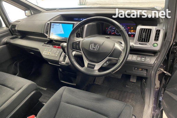 Honda Stepwgn Spada 2,0L 2013-6