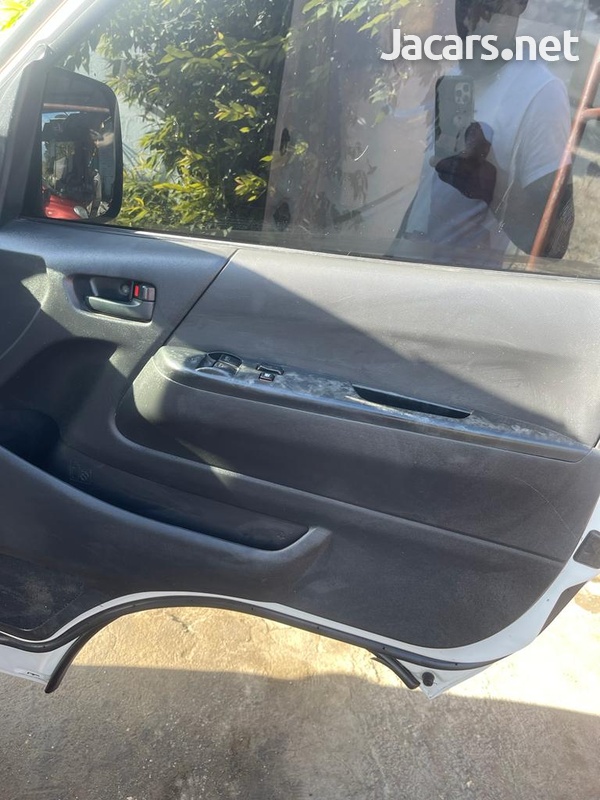 2011 Toyota Refrigerator Hiace Bus-7