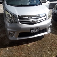 Toyota Noah 2,0L 2012 Toyota Noah 2,0L 2012