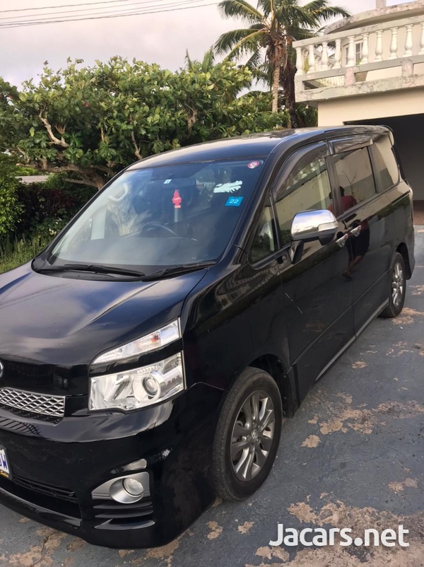 Toyota Voxy 2,0L 2011-2